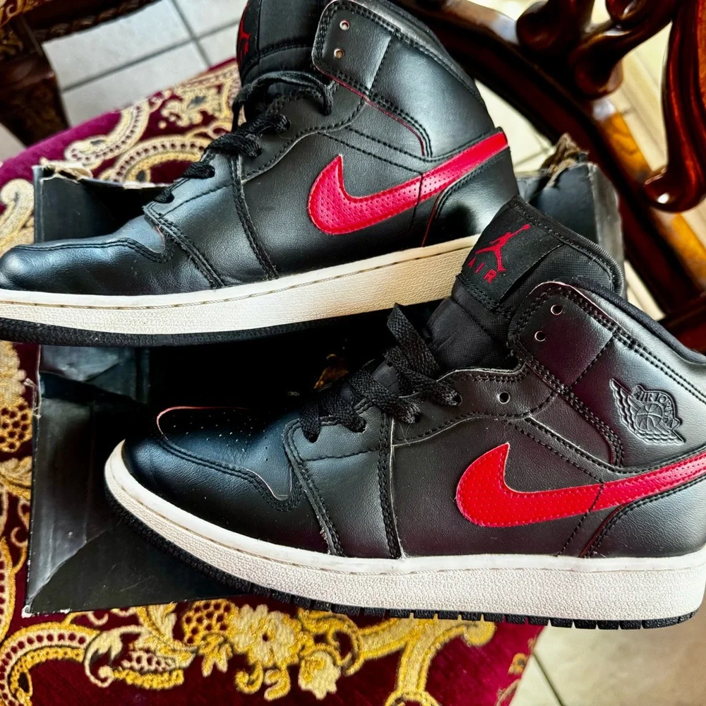 Jordan Kids Black Sneakers with Red Trim - Picture 4 of 8